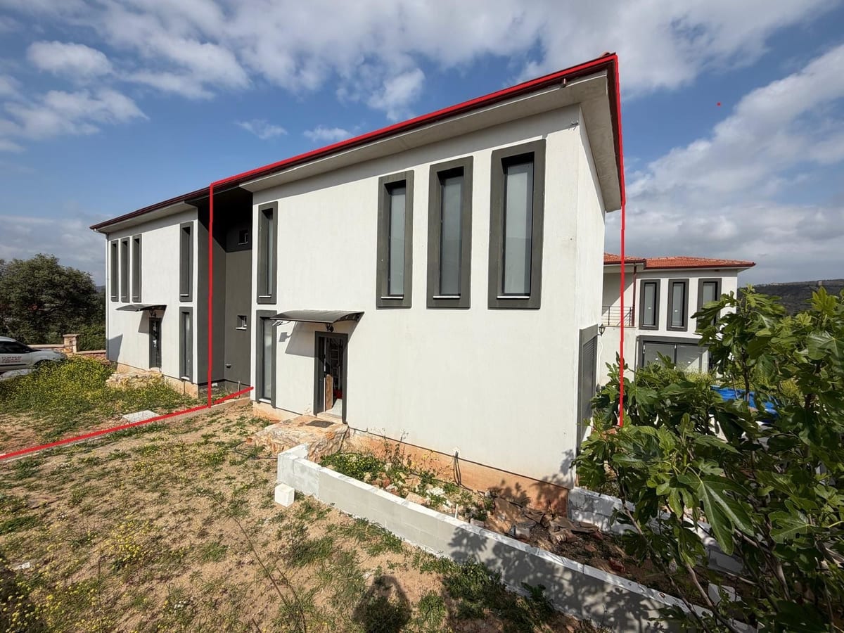 SEFERİHİSARDA:GÜNEŞ ENERJİLİ,YERDEN ISITMALI,FULL EŞYALI SATILIK 3+1 VİLLA