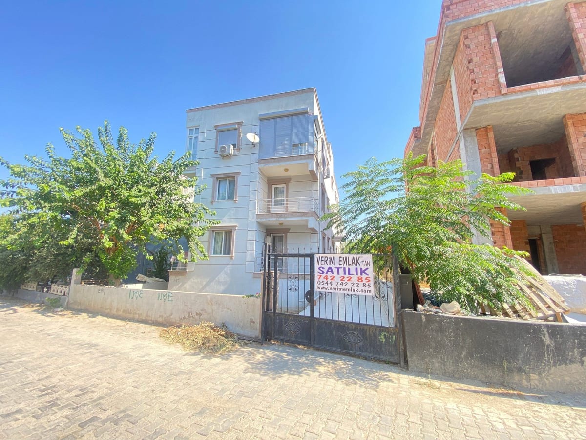 SEFERİHİSAR MERSİN ALANINDA DENİZE 400M SIFIR EŞYALI BAHÇE KATI SATILIK 2+1 DAİRE