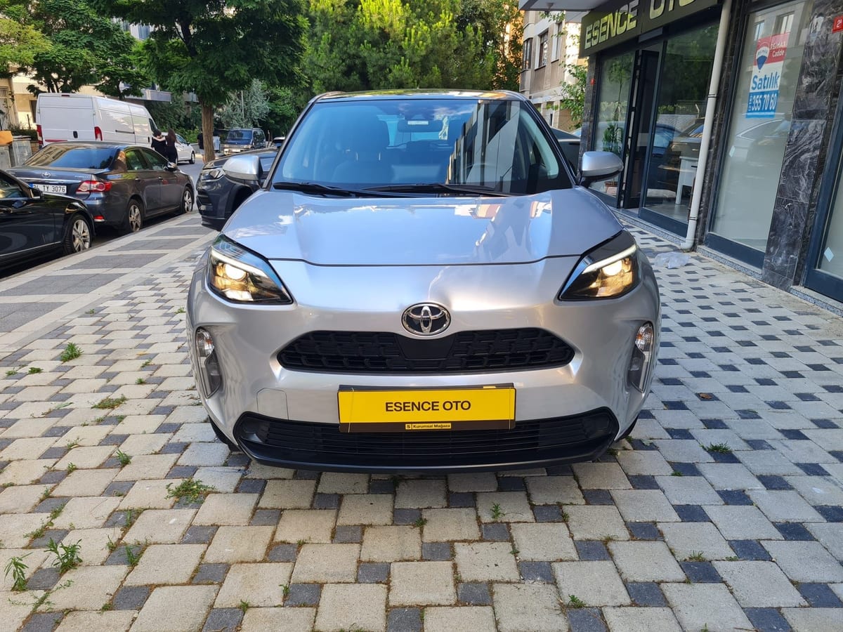 ESENCE OTO 2023 TOYOTA YARİS CROSS DREAM X-PACK CAM TAVAN